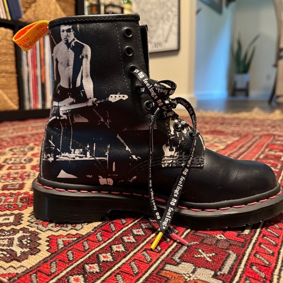 Dr. Martens (Doc Martens) - Sex Pistols "I Wanna Be Me" Black Boots (Size 6 US) - Picture 4 of 9